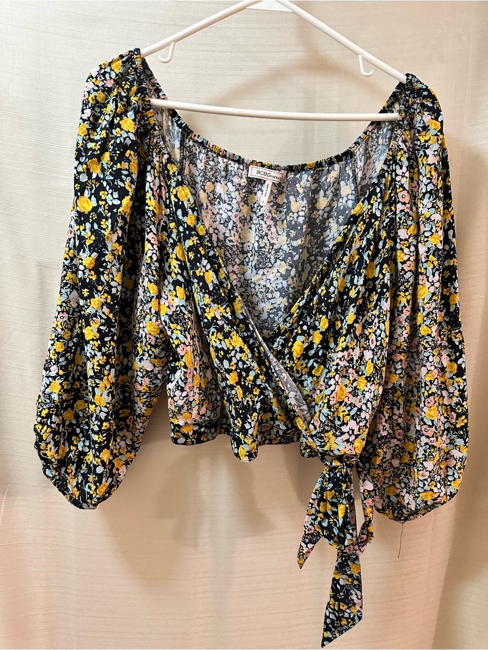 BCBGeneration BOGO Floral Crop Top Women’s Medium Puff Sleeve Blouse ⚫️
